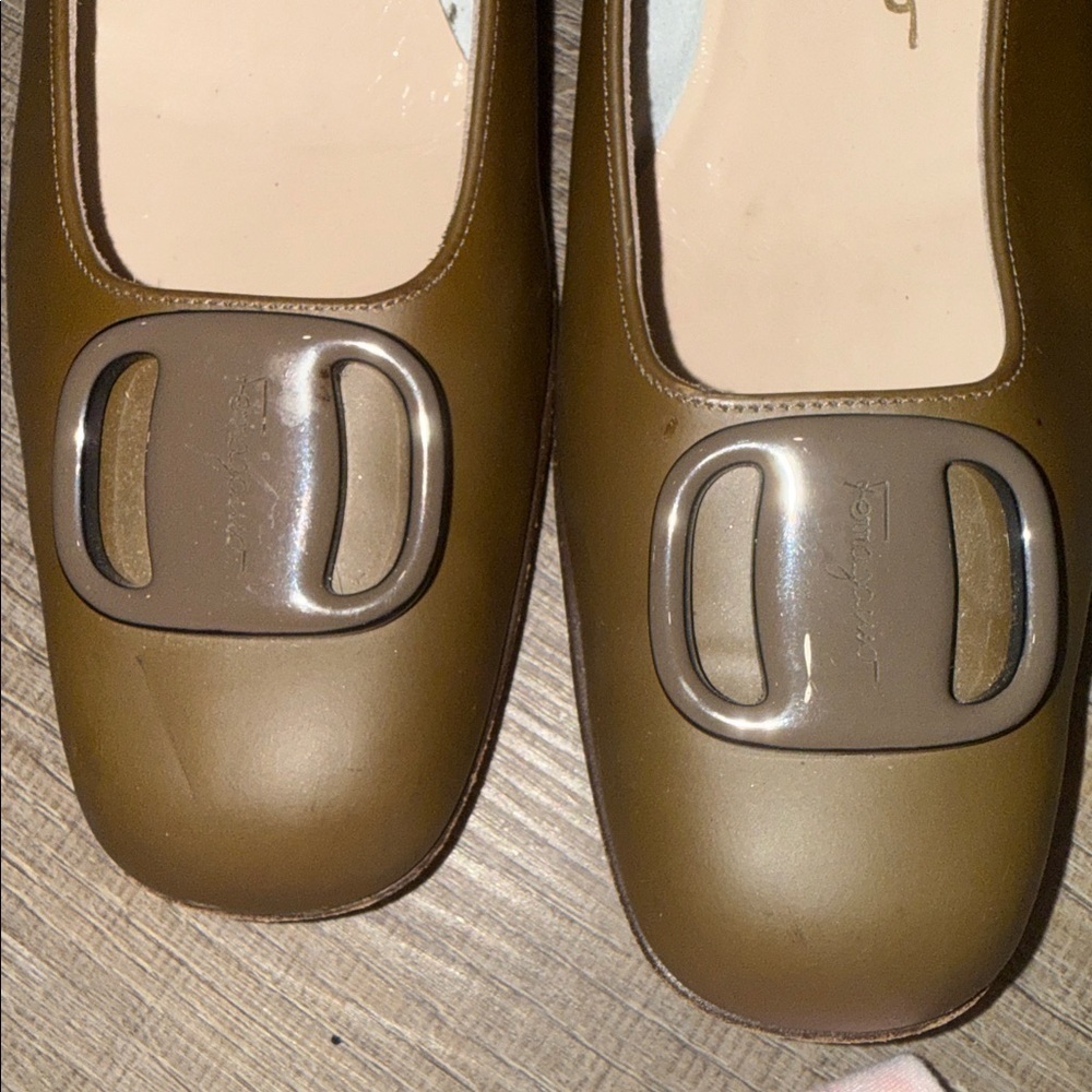 Salvatore Ferragamo Olive Green Leather Block Heel Pumps - Picture 6 of 7